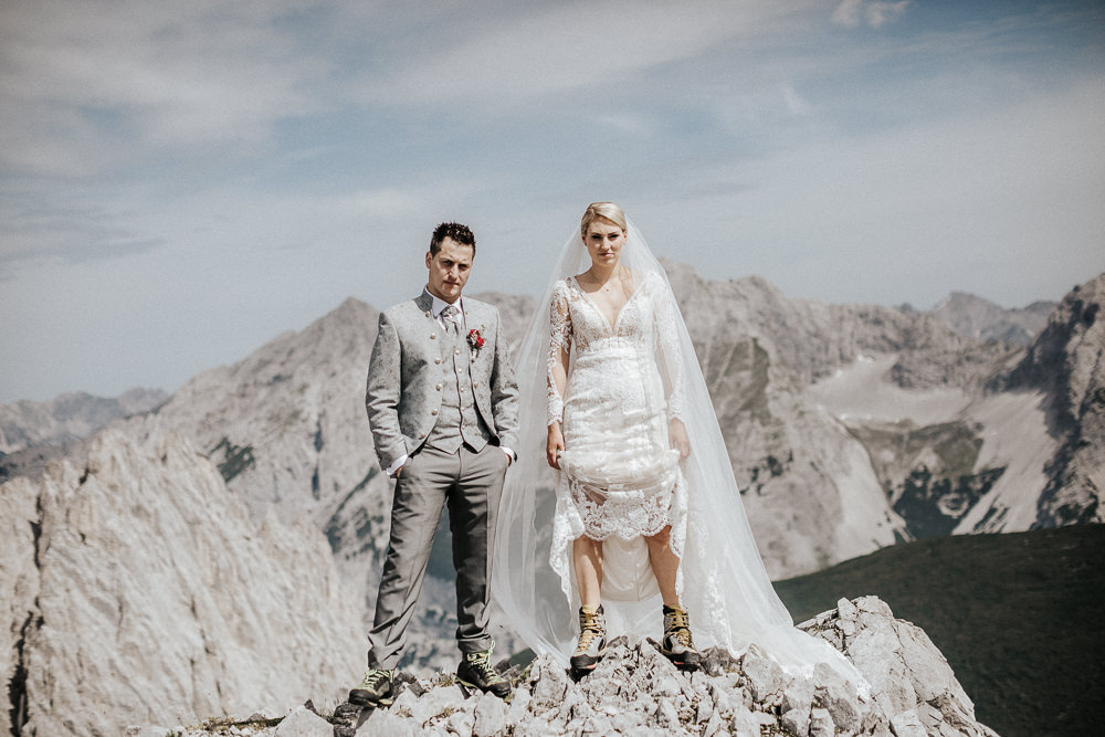 Hochzeitspaar in Tirol - die Berge als Kulisse